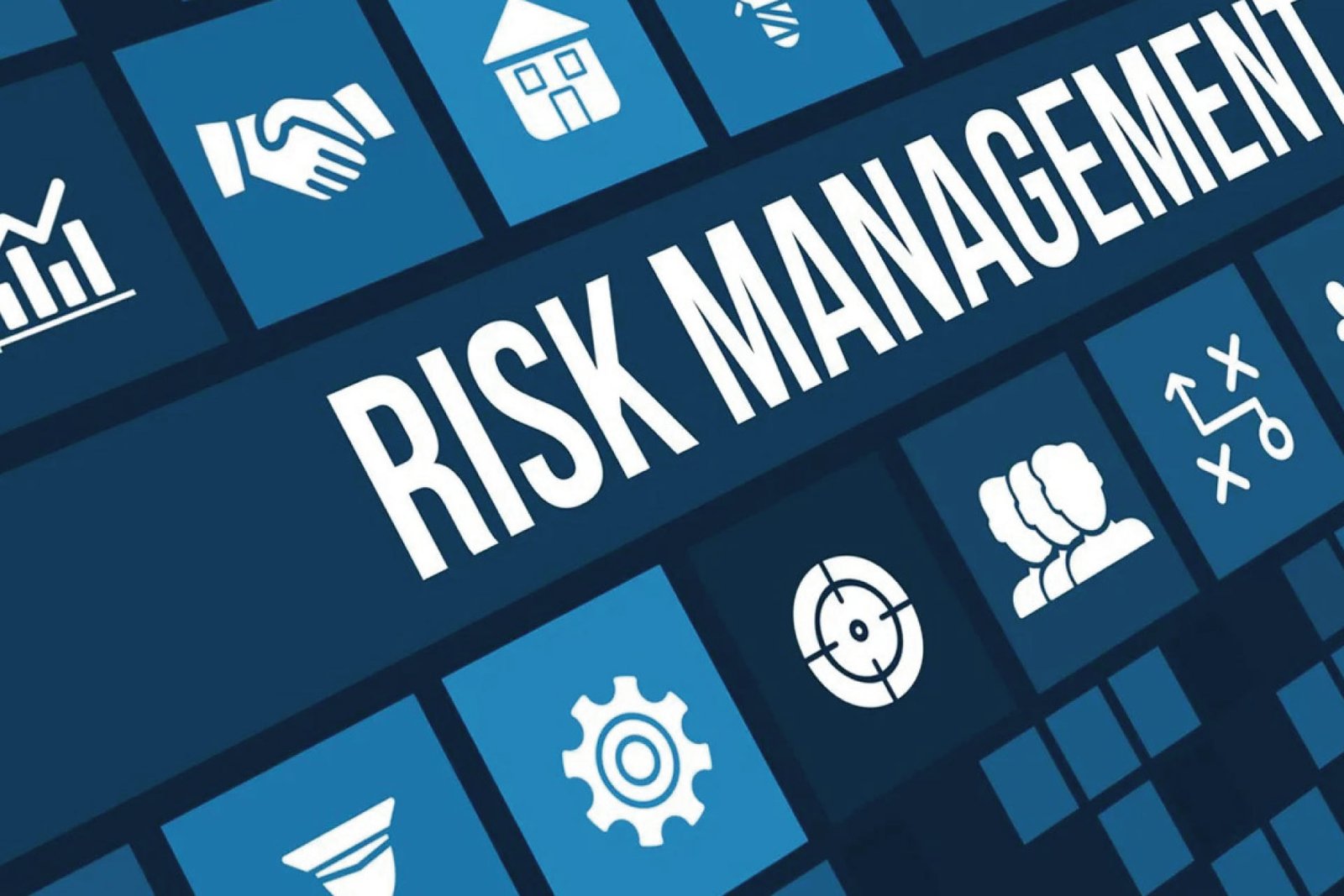 Risk management. Риск-менеджмент. Риск менеджмент картинки. Риск менеджмент фон. Bank risk Management.