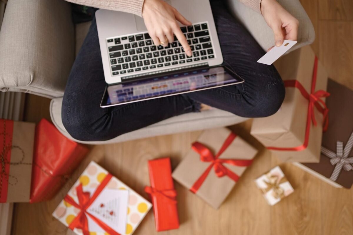 Revolutionized Holiday Shopping with Fintech Solutions