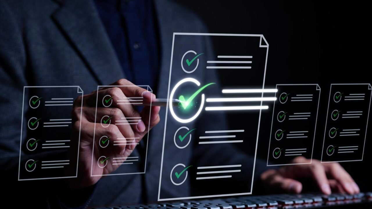 Experian Wins 2025 HR Tech Award for Tax Withholding Solution