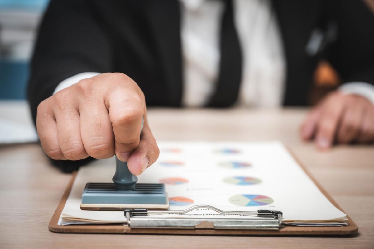 Equifax & Qlarifi Study BNPL Impact on Credit Risk, Fraud