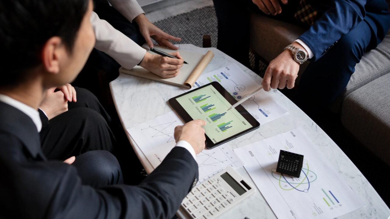 Snowflake Launches Cortex AI Suite for Financial Services