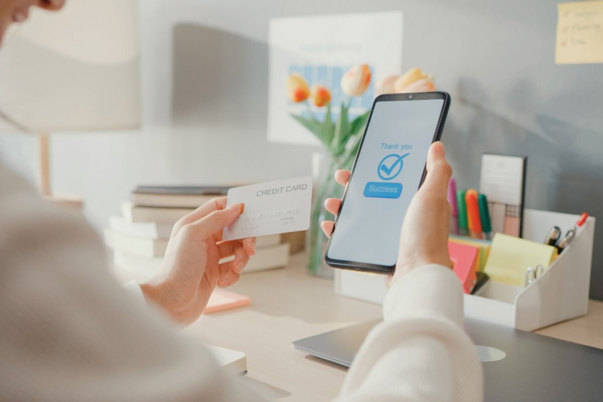 Deel Partners with MoonPay for Stablecoin Salary Payouts for Global Workers