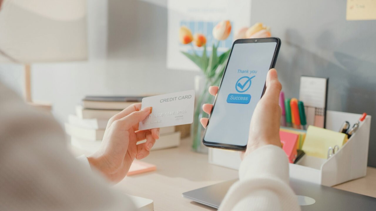 Deel Partners with MoonPay for Stablecoin Salary Payouts for Global Workers