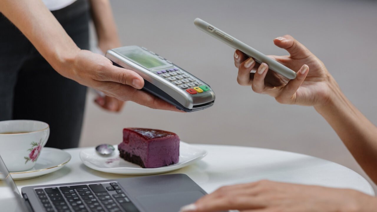 LI.FI Expands Execution Infra for Stablecoin Payments and Real-World Assets